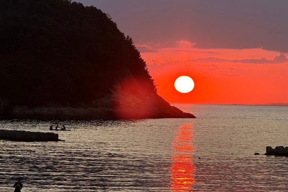 イメージ：海と夕日